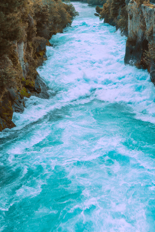 Rivière traversant une gorge